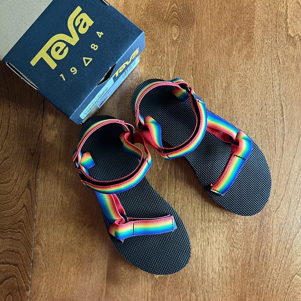 NIB Teva Rainbow Strap Sandals with Black Footbed